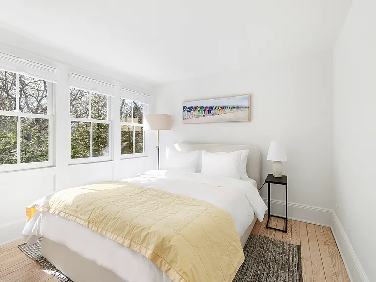 33 Halsey Ave — Photo 13