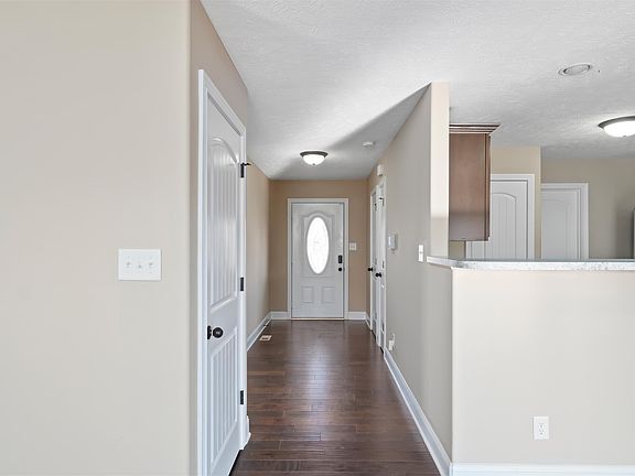 4th image of 1885 Eisenhower Rd