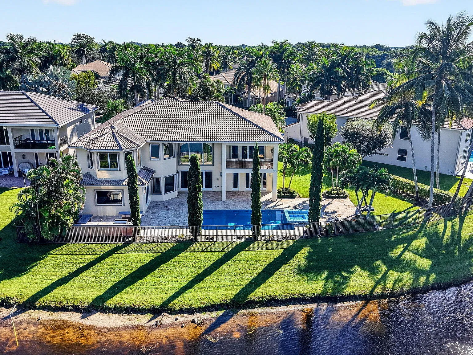 6 bed, 7.0 bath, 5618 sqft, $13,000 — Photo 2