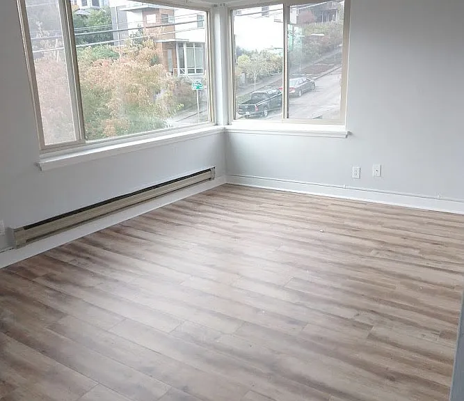2500 E Denny Way — Photo 3