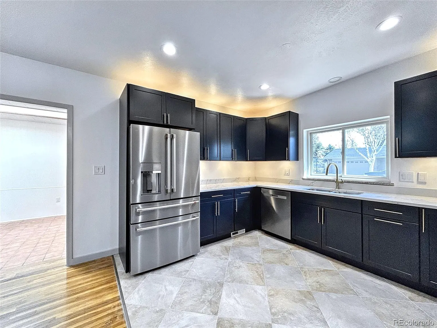 4 bed, 2.5 bath, 2894 sqft, $3,900 — Photo 4