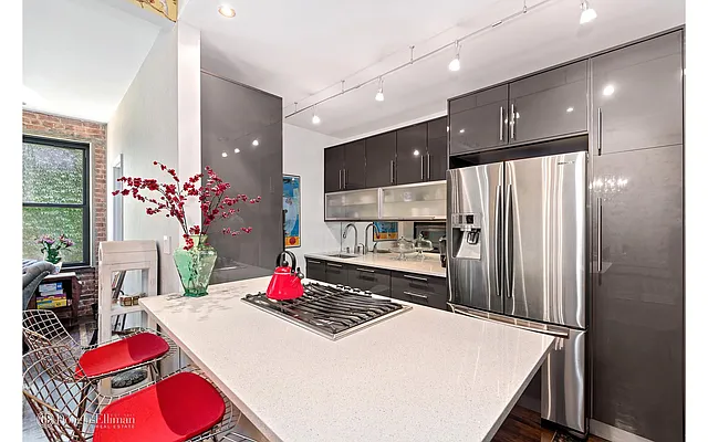 Rented by Douglas Elliman | media 17