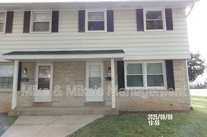3 bed, 1.5 bath, 1200 sqft, $1,595 — Photo 1