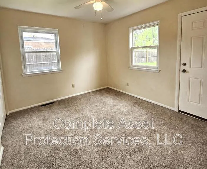 934 N Wood St — Photo 4