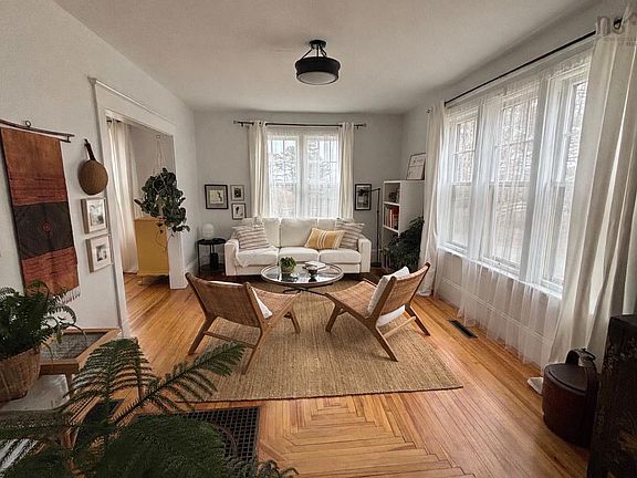 4th image of 32 Old Falls Rd