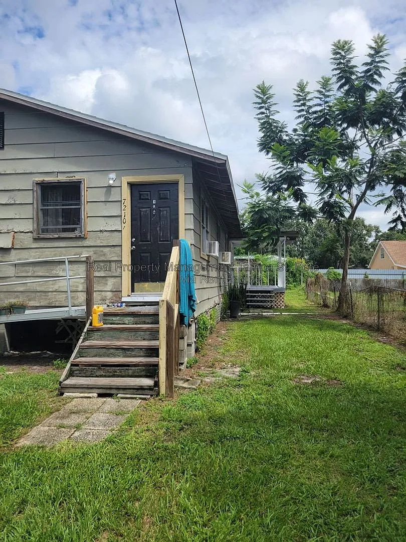 2 bed, 1.0 bath, $1,150 — Photo 2