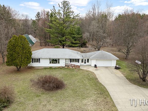2nd image of 5818 E Sternberg Rd