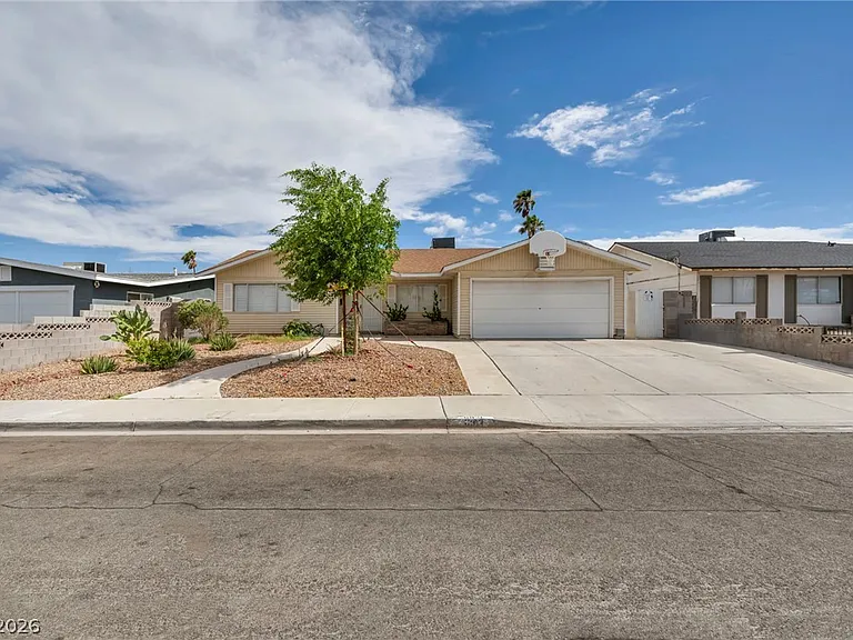 6921 Acoma Ct — Photo 2