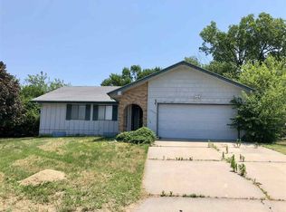 1320 Skyline Cir, Junction City, KS 66441