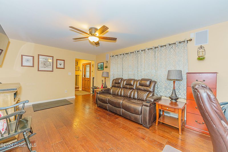 4th image of 913 Darby Hill Road