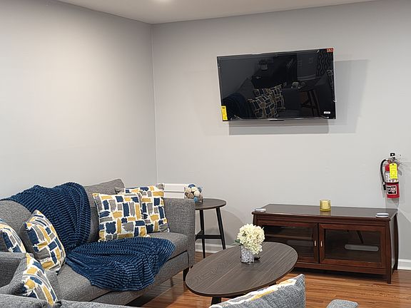 3rd image of 2804 Bellbrook St Room 1