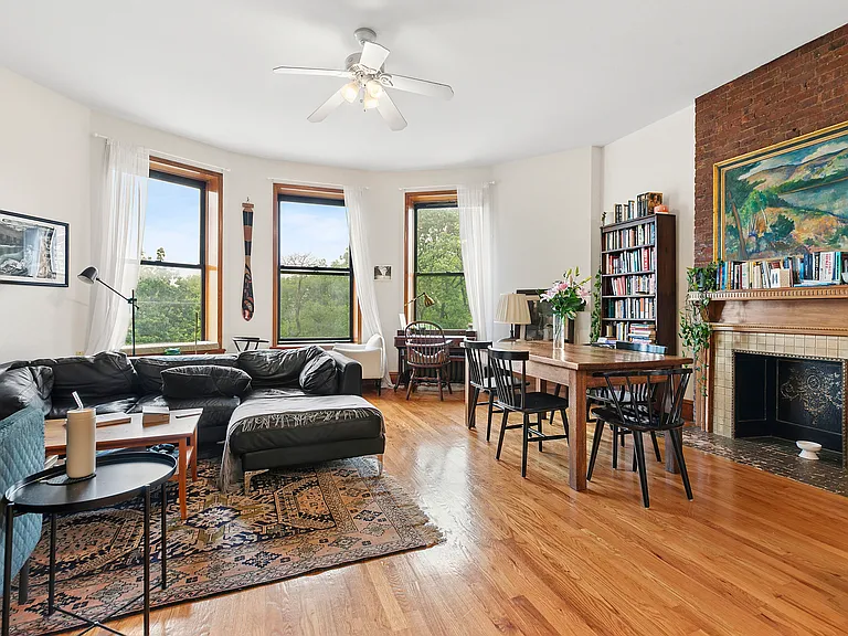 42 Riverside Dr #3C — Photo 1