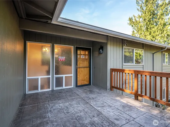 2441 W Lynnwood Drive, Longview, WA 98632
