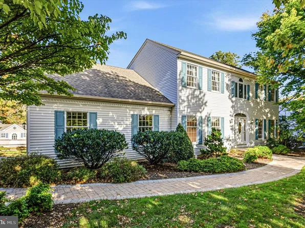 468 Creekside Dr, Downingtown, PA 19335