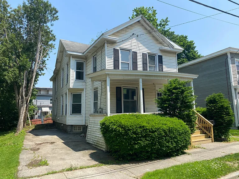 60 Center St — Photo 2