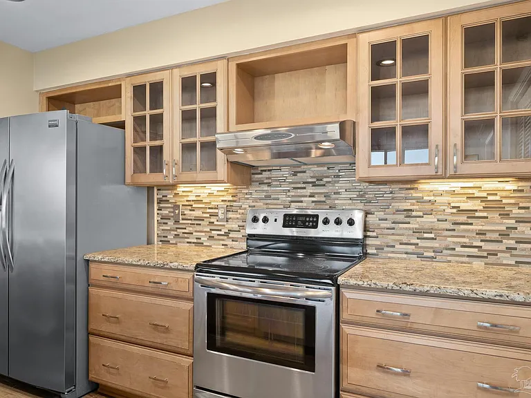 402 Port Royal Way — Photo 11