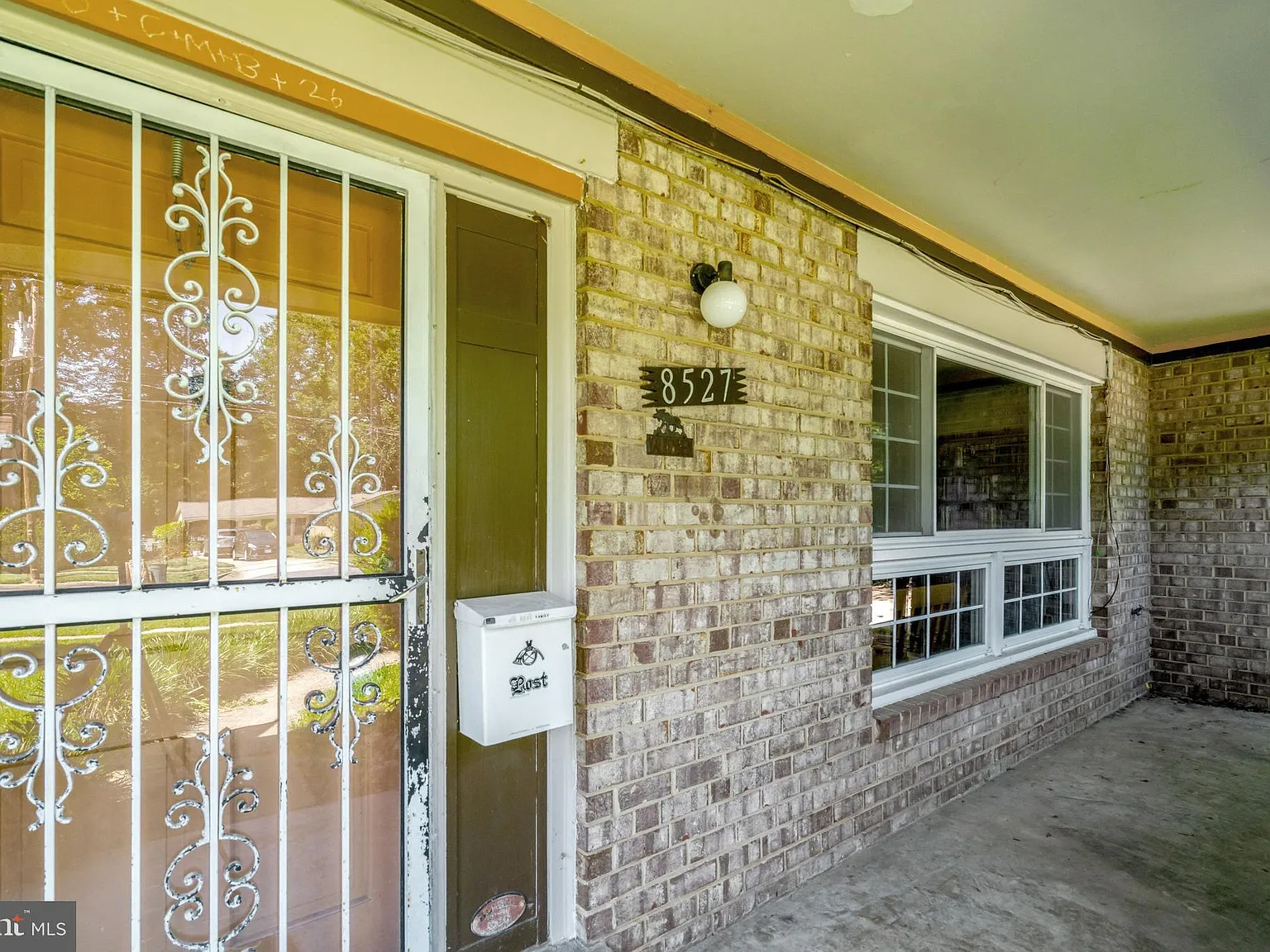 4 bed, 2.5 bath, 1950 sqft, $3,499 — Photo 2