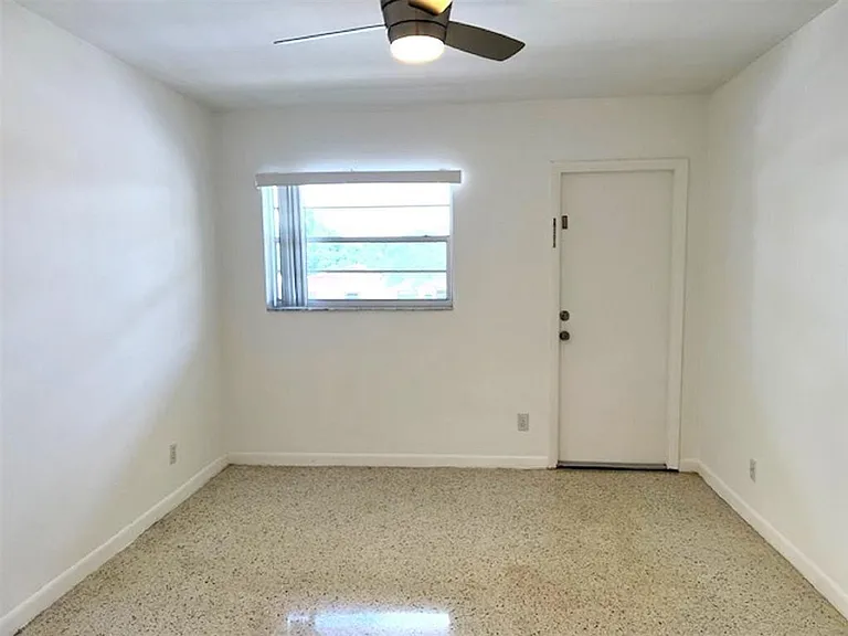 270 NE 40th St #26 — Photo 9