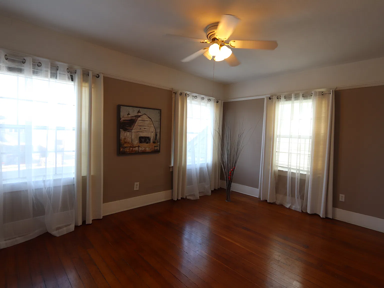 1 bed, 900 sqft, $2,300 — Photo 4