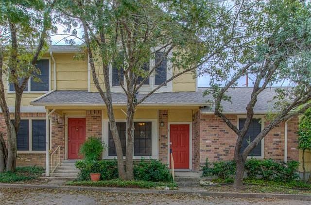 Welcome home to 11901 Swearingen Unit 8B!