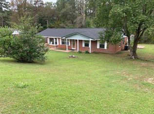 494 Meadowlake Dr, Ozark, AL 36360