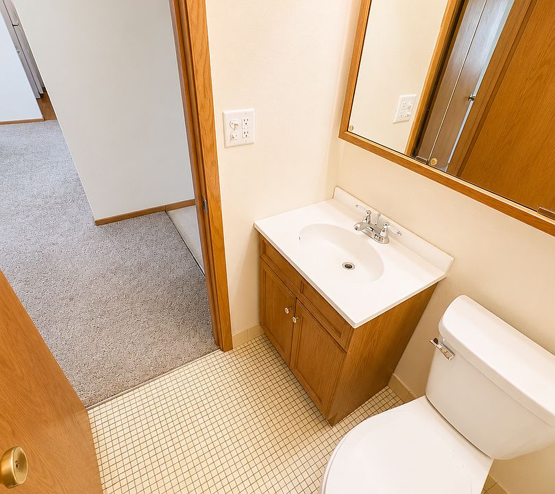 1st image of 604 N Black River St #204