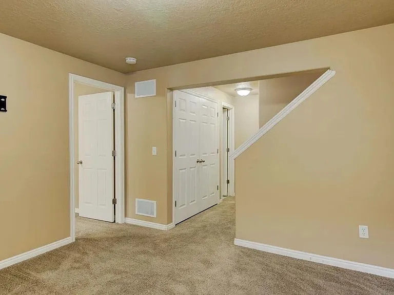 173 E Fiddlers Canyon Rd #11 — Photo 2