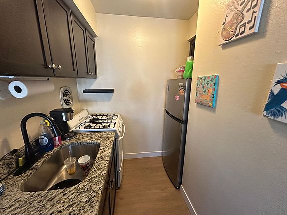 4th image of 1535 N Van Buren St APT 201