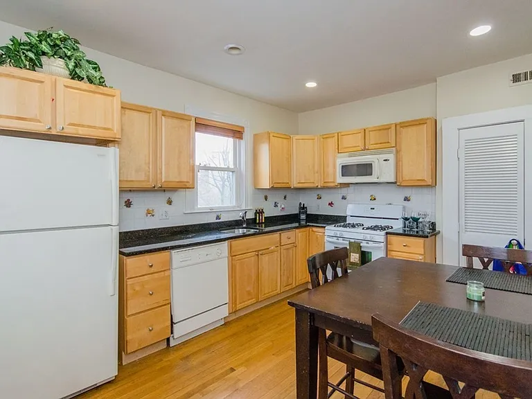 126 Minden St #3 — Photo 4