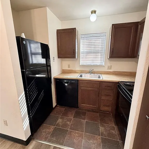 145 Ashley Dr — Photo 7