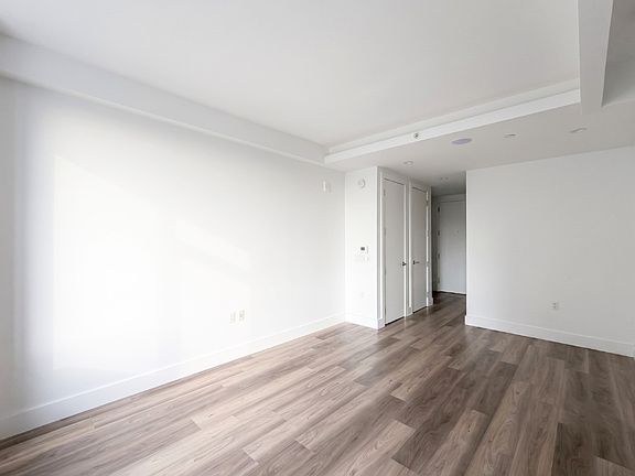 4th image of 228 E 135th St APT 1306