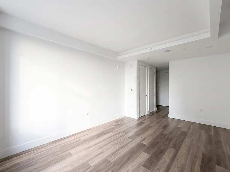 228 E 135th St #1306 — Photo 4