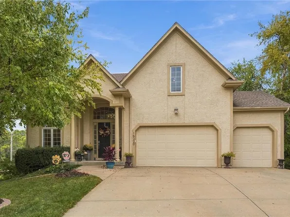 16220 Birch St, Overland Park, KS 66085