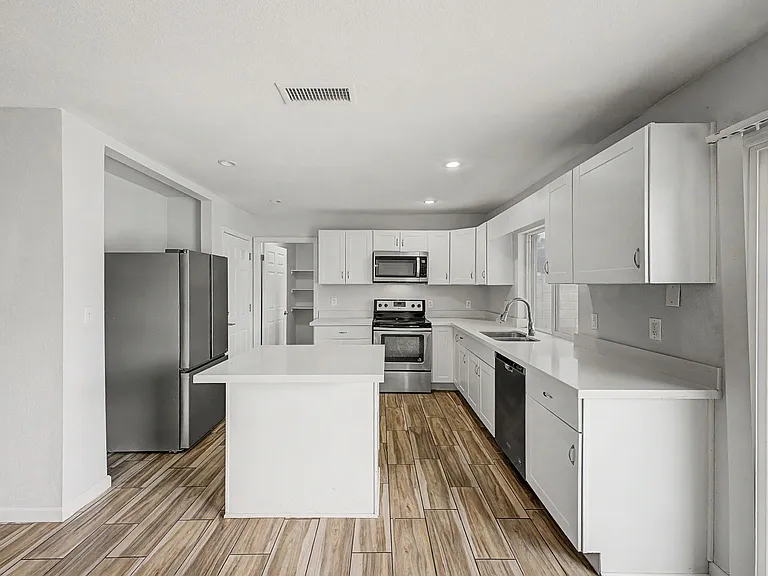 5439 W Becker Ln — Photo 4
