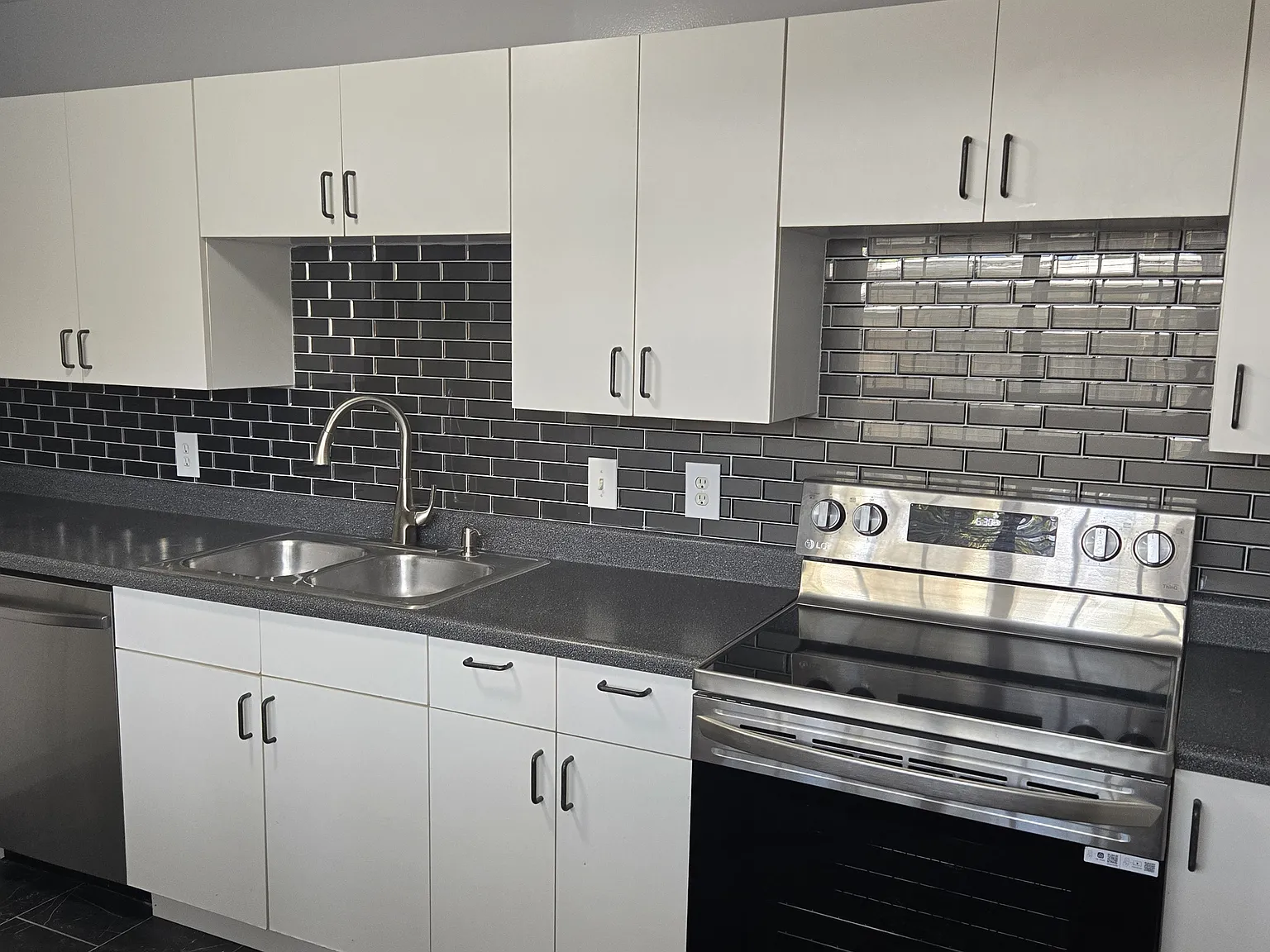 3620 S Hesperides St — Photo 3