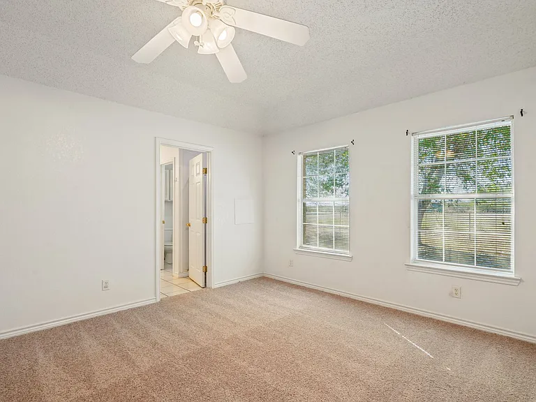 854 Lago Vista Dr — Photo 13