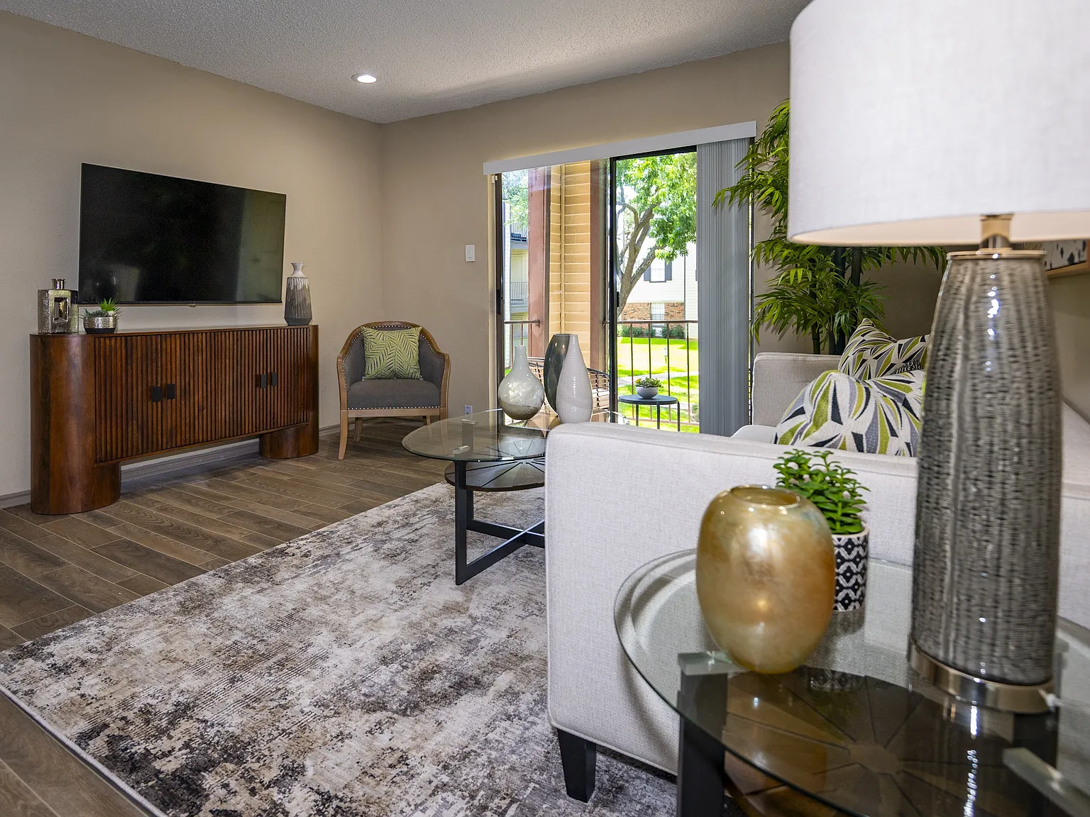 Park West Apartments — Photo 2