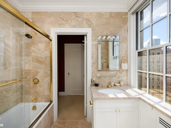 580 Park Avenue image 8 of 15