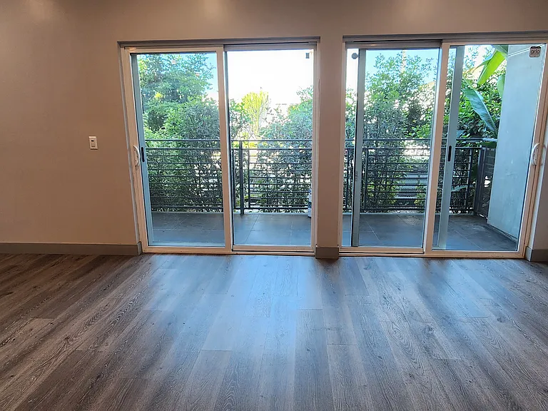 7040 Woodman Ave #307 — Photo 2