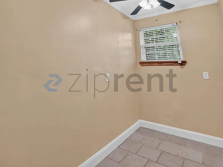 906 Diamond Cir — Photo 36
