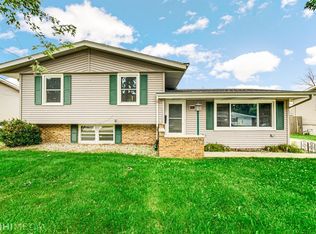 914 W 3rd Pl, Hobart, IN 46342