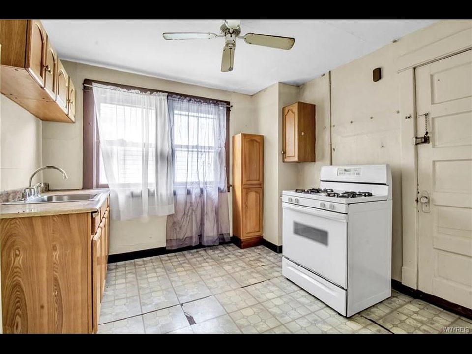 2nd image of 115 Newfield St #2