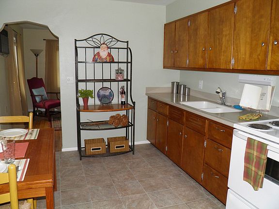 Eat-in Kitchen