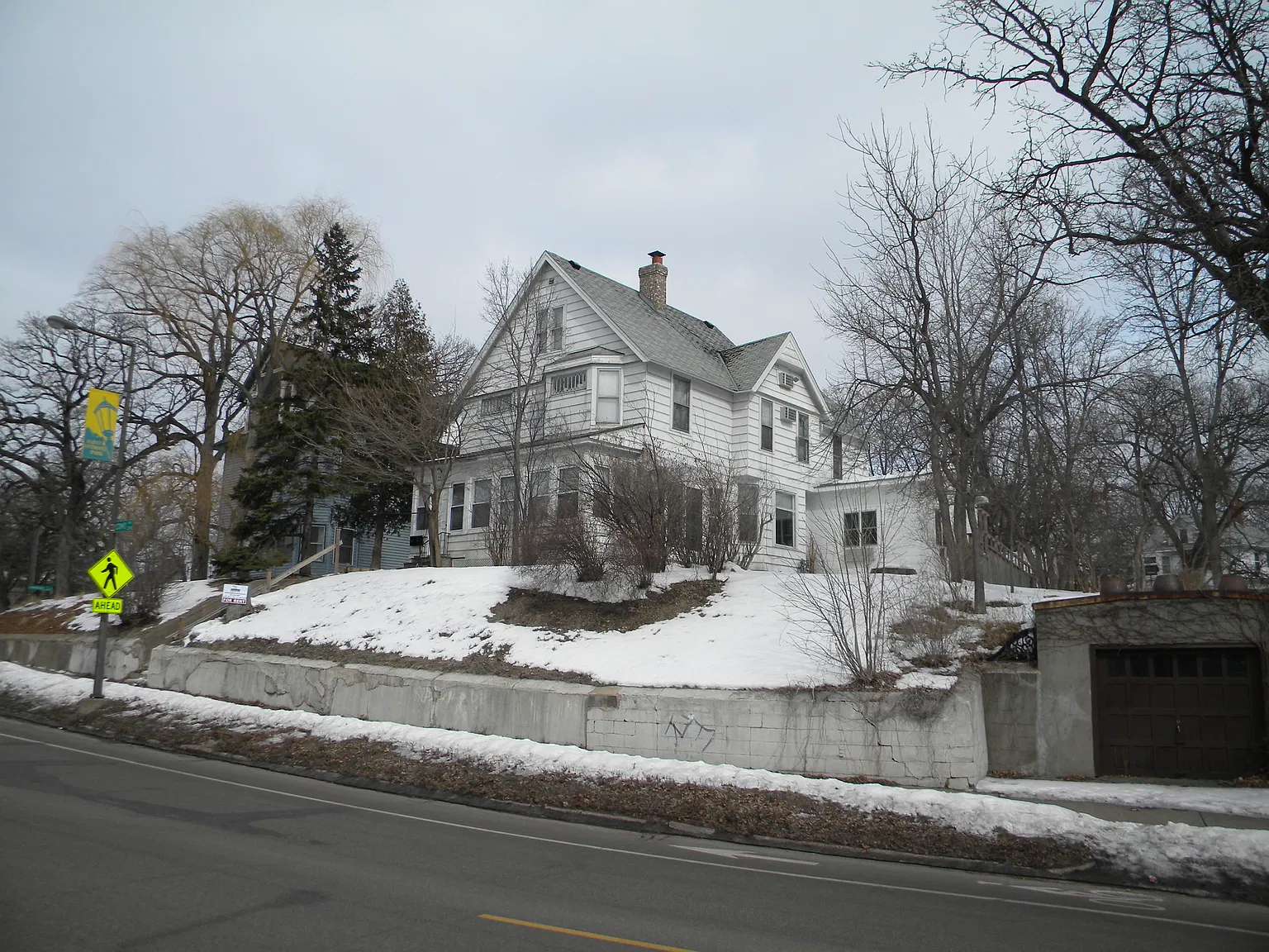 8 bed, $3,800 — Photo 2