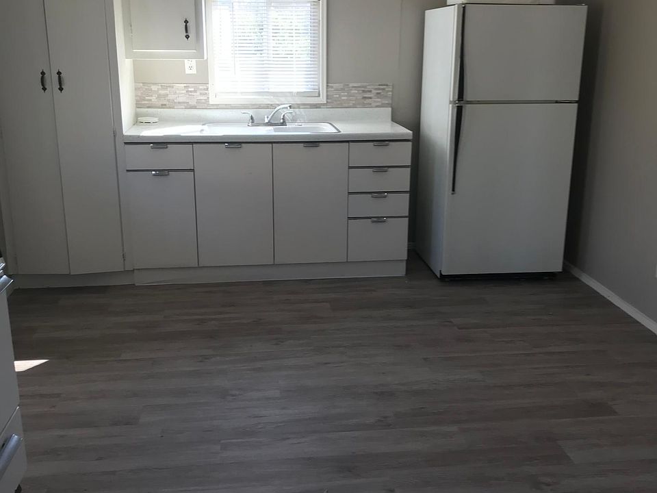 2nd image of 526 S Cedros Ave