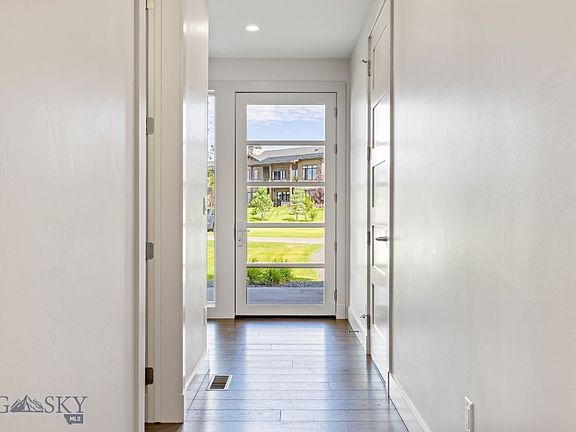 3rd image of 89 Balmoral Trl #B