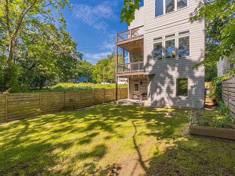406 E Side Ave SE — Photo 8
