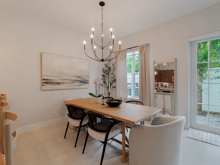 918 Saint George Blvd — Photo 11