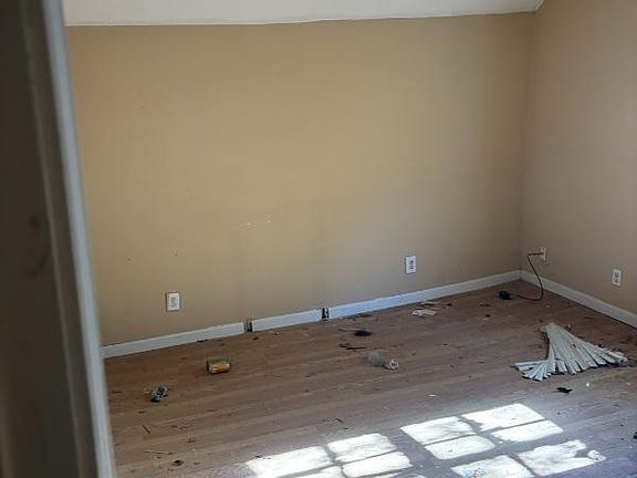 4th image of 306 S Johns St