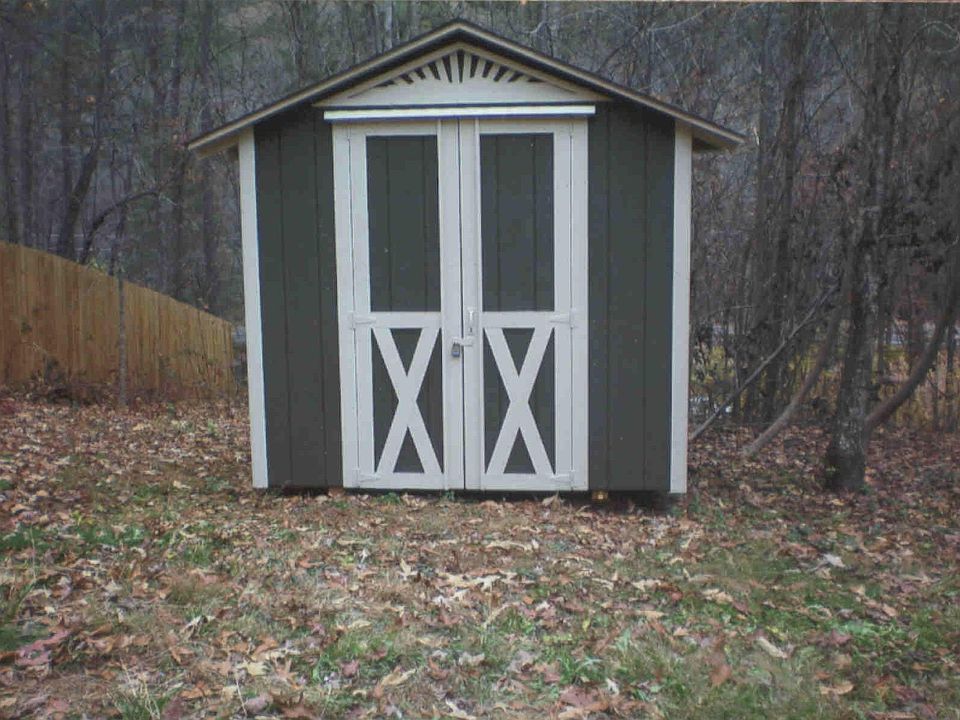 2nd image of 114 Mountain Stream Ln